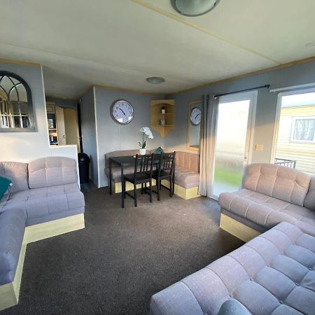 Seaview 190 - Ingoldmells - Pet Friendly, Wifi, Bed Linen - Close To Beach And Fantasy Island - Meadow Lakes Caravan & Lodge Hire Exterior foto